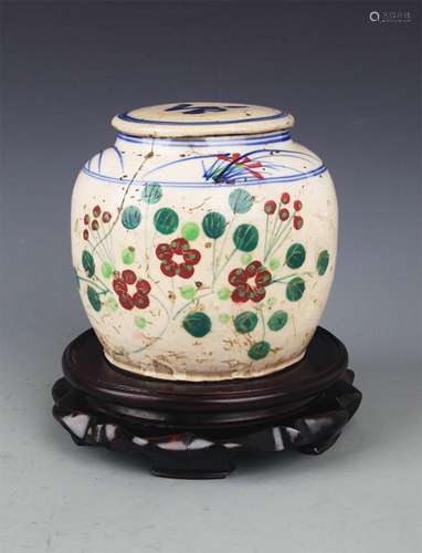 A FAMILLE ROSE FLOWER PATTERN PORCELAIN JAR WITH LID