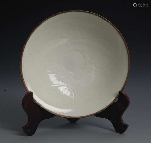 A DING KILN STYLE LOTUS PATTERN PORCELAIN PLATE