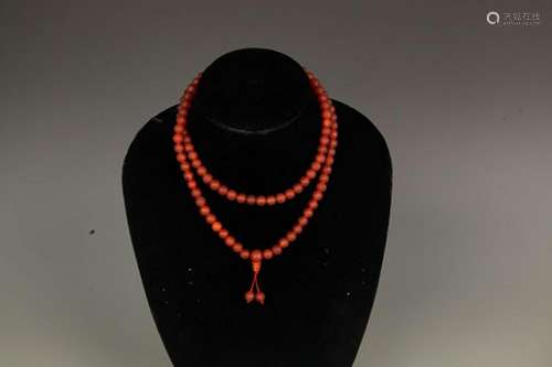 A FINE RED COLOR GLASS NECKLACE