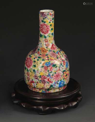 A FAMILLE ROSE FLOWER PORCELAIN BOTTLE