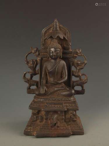 A FINE CAST IRON FIGURE OF SHAKYAMUNI STATUE