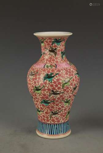 A FINE FAMILLE ROSE MAGPIE ON PLUM PORCELAIN VASE