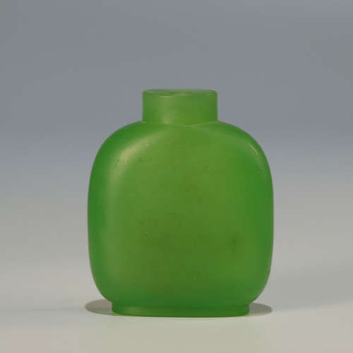 GREEN PEKING GLASS SNUFF BOTTLE