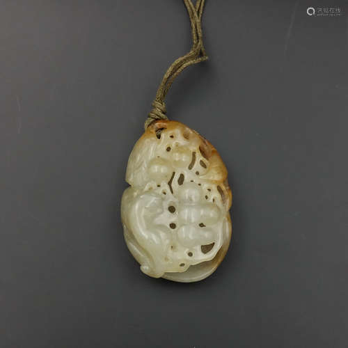 CHINESE JADE PENDANT OF SQUIRREL