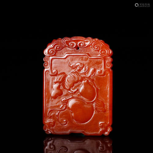 HONEY AMBER CARVED PENDANT