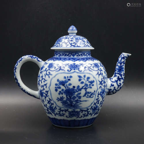 CHINESE BLUE AND WHITE PORCELAIN TEA POT