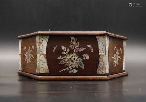 CHINESE ROSEWOOD COVER BOX WITH INLAID