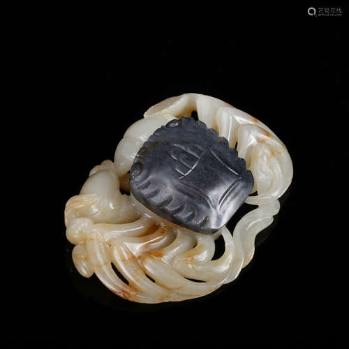 GREY WHITE JADE CARVED CRAB