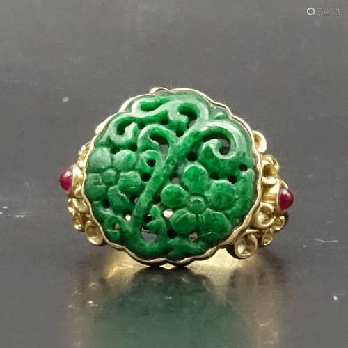 CHINESE JADEITE ON 18K GOLD RING