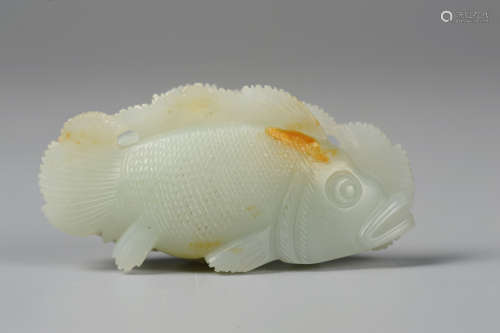 CHINESE MING DYNASTY JADE FISH PENDANT