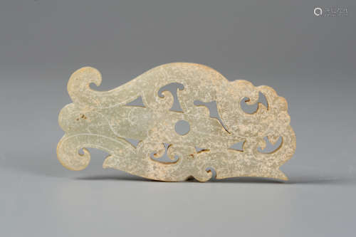 CHINESE ARCHAIC JADE PENDANT