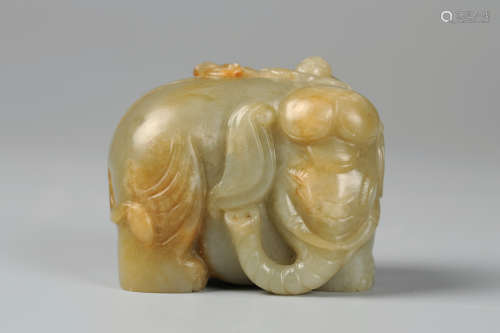 CHINESE MING CELADON JADE ELEPHANT