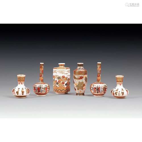 SUITE DE SIX VASES MINIATURES