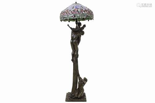 GURSCHNER GUSTAV (1873 - 1971) lamp in Art Nouveau-stijl met een voet met d