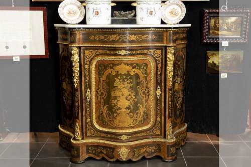 FRANKRIJK - ca 1850/70 Napoleon III-meubel met gegalbeerde zijkanten en d