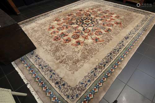 Handgeknoopt Chinees tapijt, gerealiseerd in de jaren '40/'50 in Bejing met