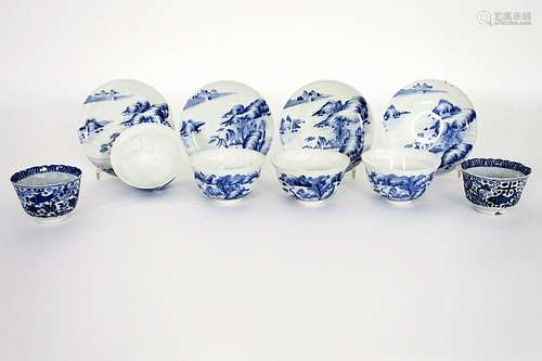 Lot (6) tassen en ondertassen in Chinees porselein met een blauwwit decor