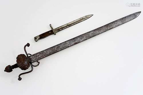 Lot met een dolk en een zwaard old dagger and sword