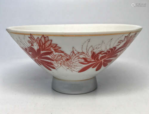 A RED GLAZED CHRYSANTHEMUM PATTERN BOWL WITH BAMBOO-HAT SHAPE