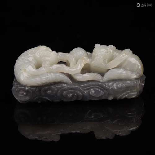 17-19TH CENTURY, A CHI DRAGON DESIGN HETIAN JADE PAPERWEIGHT, QING DYNASTY