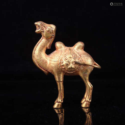 7-9TH CENTURY, A GILT BRONZE CAMEL DESIGN ORNAMENT, TANG DYNASTY