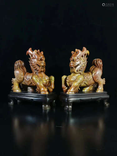 17-19TH CENTURY,  A PAIR OF QILIN BEAST DESIGN SHOUSHAN STONE CARVINGS, QING DYNASTY