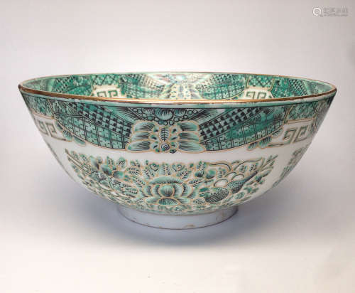 A BIG GREEN GLAZED BOWL WITH FLORAL PATTERN