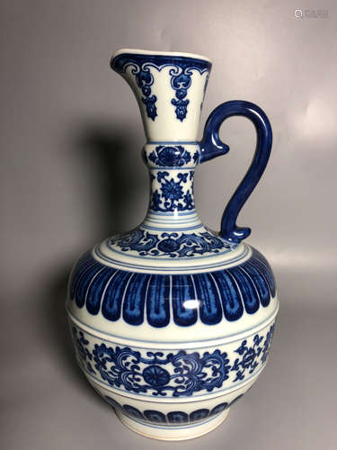 17TH-19TH CENTURY, A BLUE & WHITE EWER, QING DYNASTY