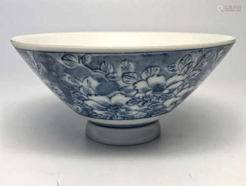 A BLUE&WHITE CAMELLIA PATTERN BOWL WITH BAMBOO-HAT SHAPE
