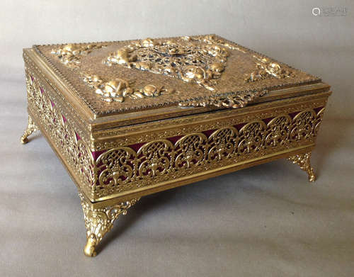 A 24K GOLD CARVING JEWELRY BOX