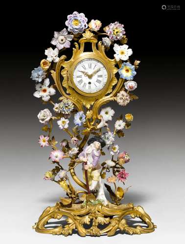 MANTEL CLOCK WITH PORCELAIN FIGURE AND FLOWERS,