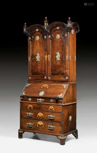 DUCAL BUREAU-CABINET,