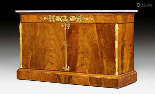 SIDEBOARD,