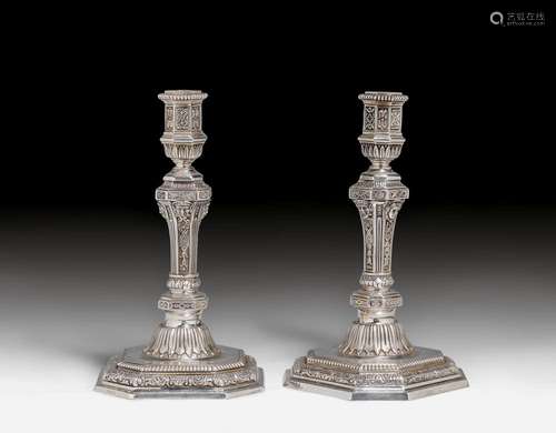 PAIR OF SMALL CANDLESTICKS,