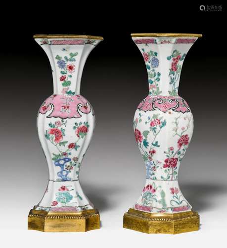 PAIR OF VASES 