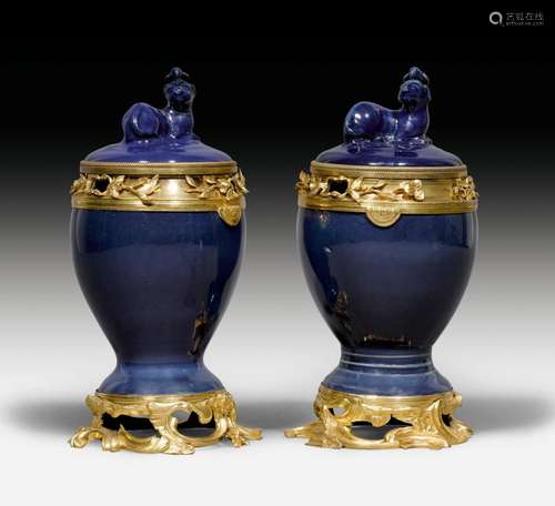 PAIR OF POTPOURRI VASES WITH BRONZE MOUNTS,