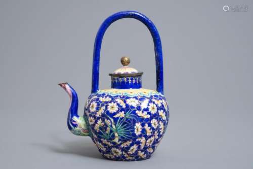 A Chinese Canton enamel teapot with floral design, 18/19th C.