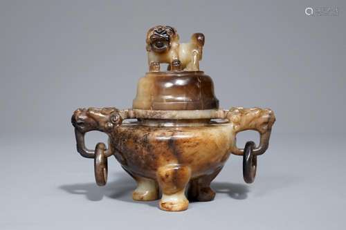 A Chinese mottled jade tripod incense burner and cover, 19/20th C.