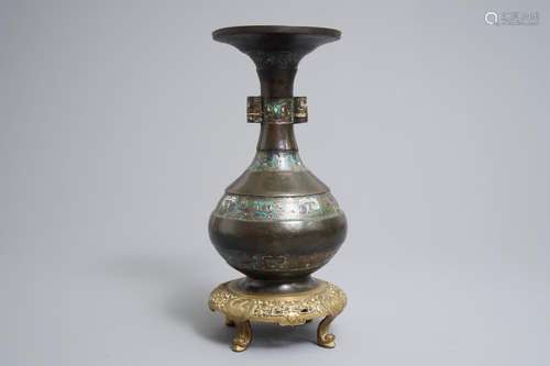 A Chinese bronze and champlevé enamel vase, 17/18th C.