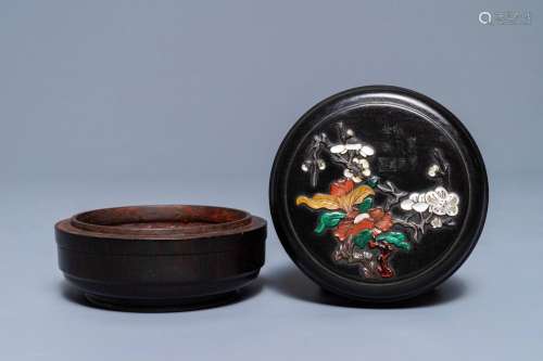 A Chinese inlaid wooden seal paste box and cover with inscription, 18/19th C.