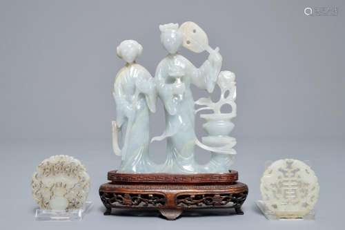 A Chinese jade group of two ladies and two reticulated buttons, 19/20th C.