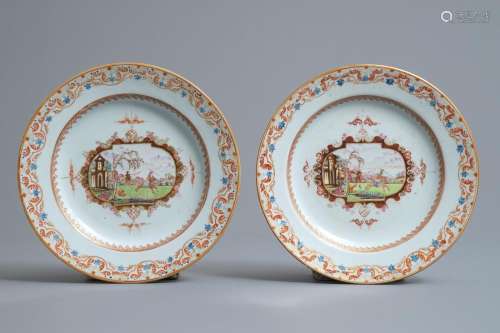 A pair of Chinese Meissen-style plates with a hunting scene, Qianlong