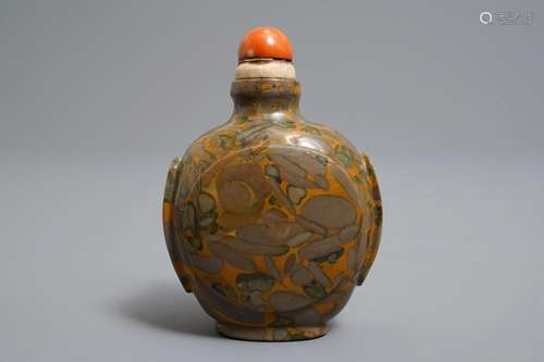 A Chinese 'pudding stone' snuff bottle, 18/19th C.