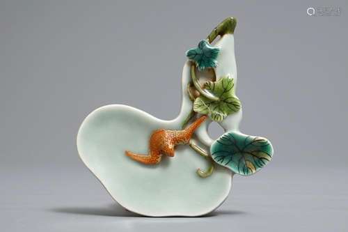 A Chinese lingzhi-shaped celadon-ground brush rest, Qianlong mark, 19/20th C.