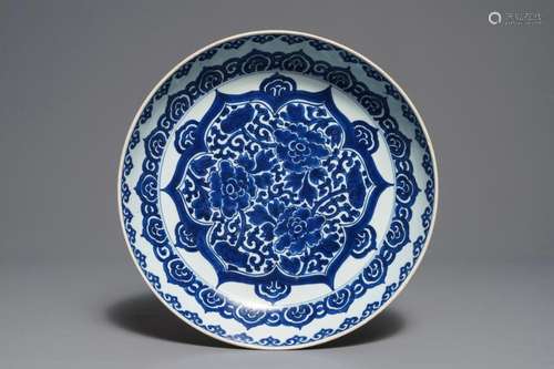 A Chinese blue and white dish with floral design, Kangxi