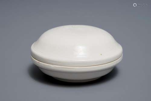 A Chinese round Dehua blanc de Chine box and cover with incised design, Ming/Qing