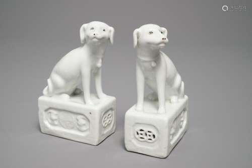 A pair of Chinese blanc de Chine models of dogs, seal mark, 18/19th C.