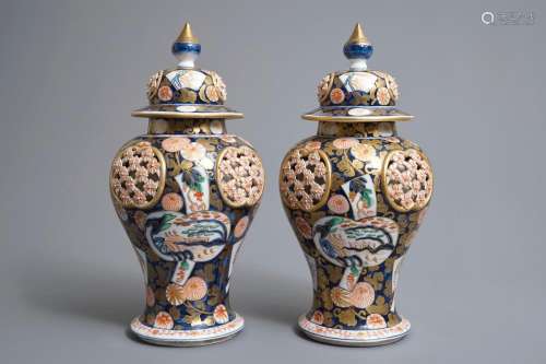 A pair of Imari-style double-walled reticulated vases and covers, Samson, Paris, 19th C.