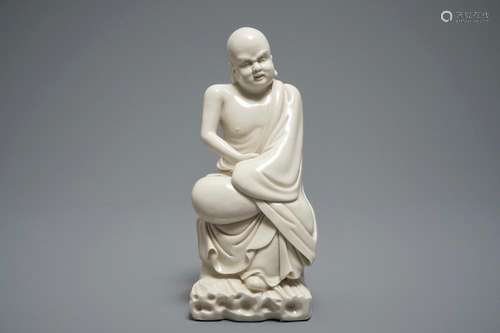 A Chinese Dehua blanc de Chine figure of a Luohan, 19th C.