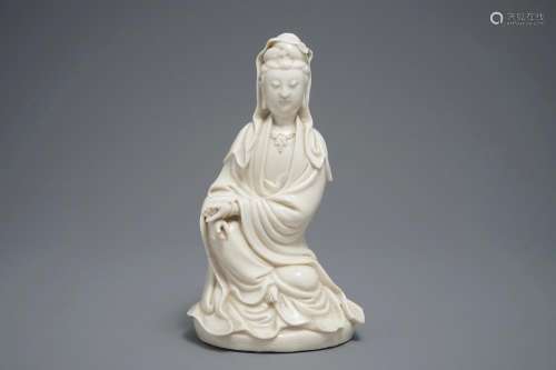 A Chinese Dehua blanc de Chine model of Guanyin, 18/19th C.